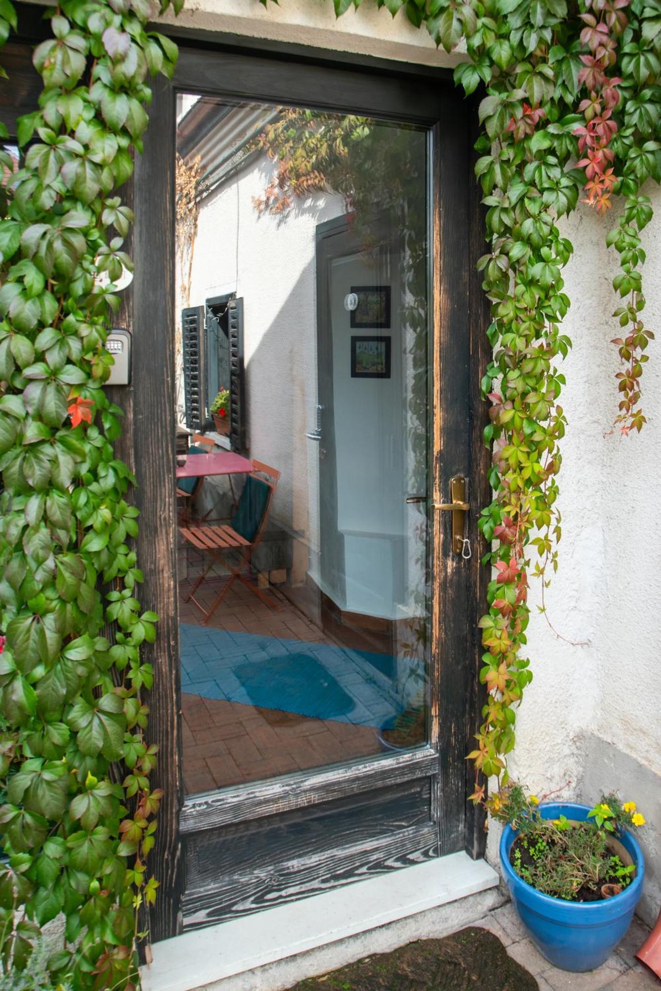 Bike House - 250-Year-Old Restored House In A Quiet Area Braşov Exterior foto