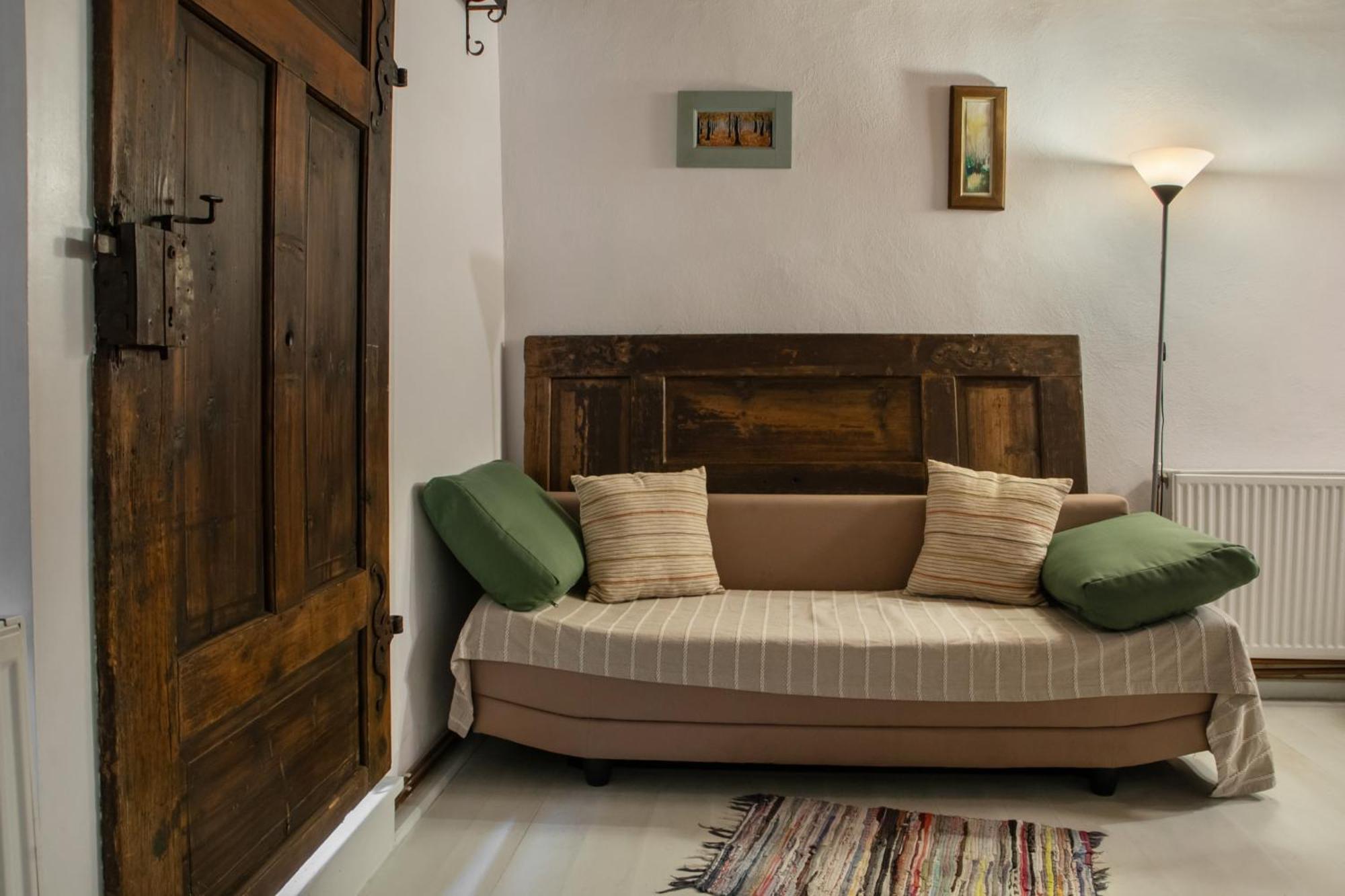 Bike House - 250-Year-Old Restored House In A Quiet Area Braşov Exterior foto