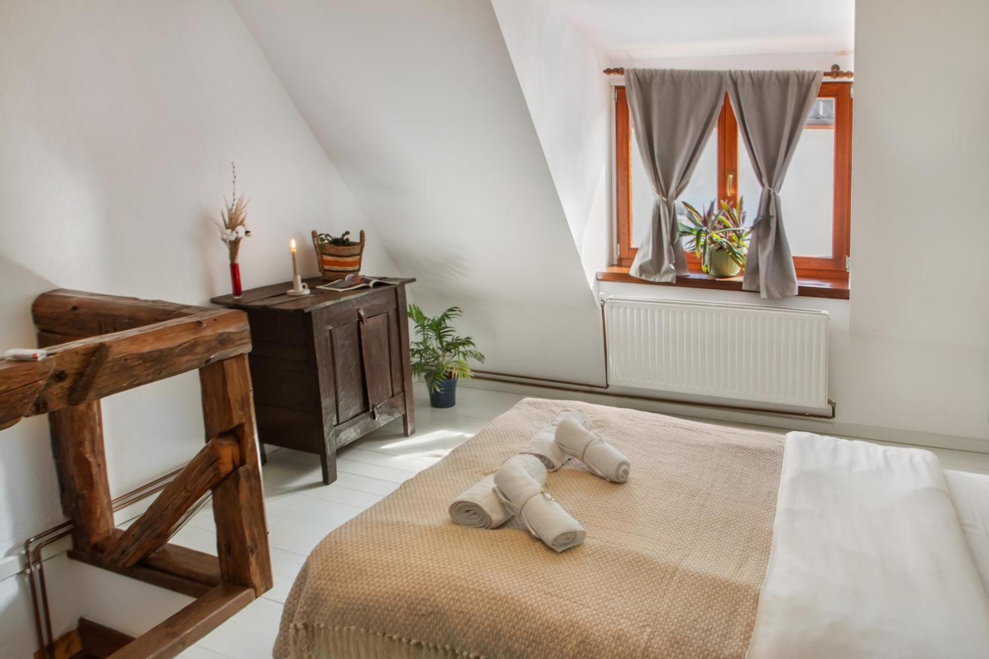 Bike House - 250-Year-Old Restored House In A Quiet Area Braşov Exterior foto