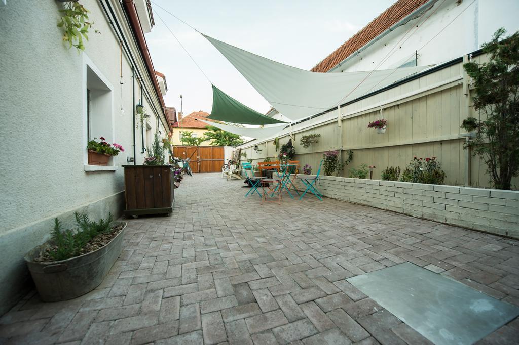 Bike House - 250-Year-Old Restored House In A Quiet Area Braşov Exterior foto